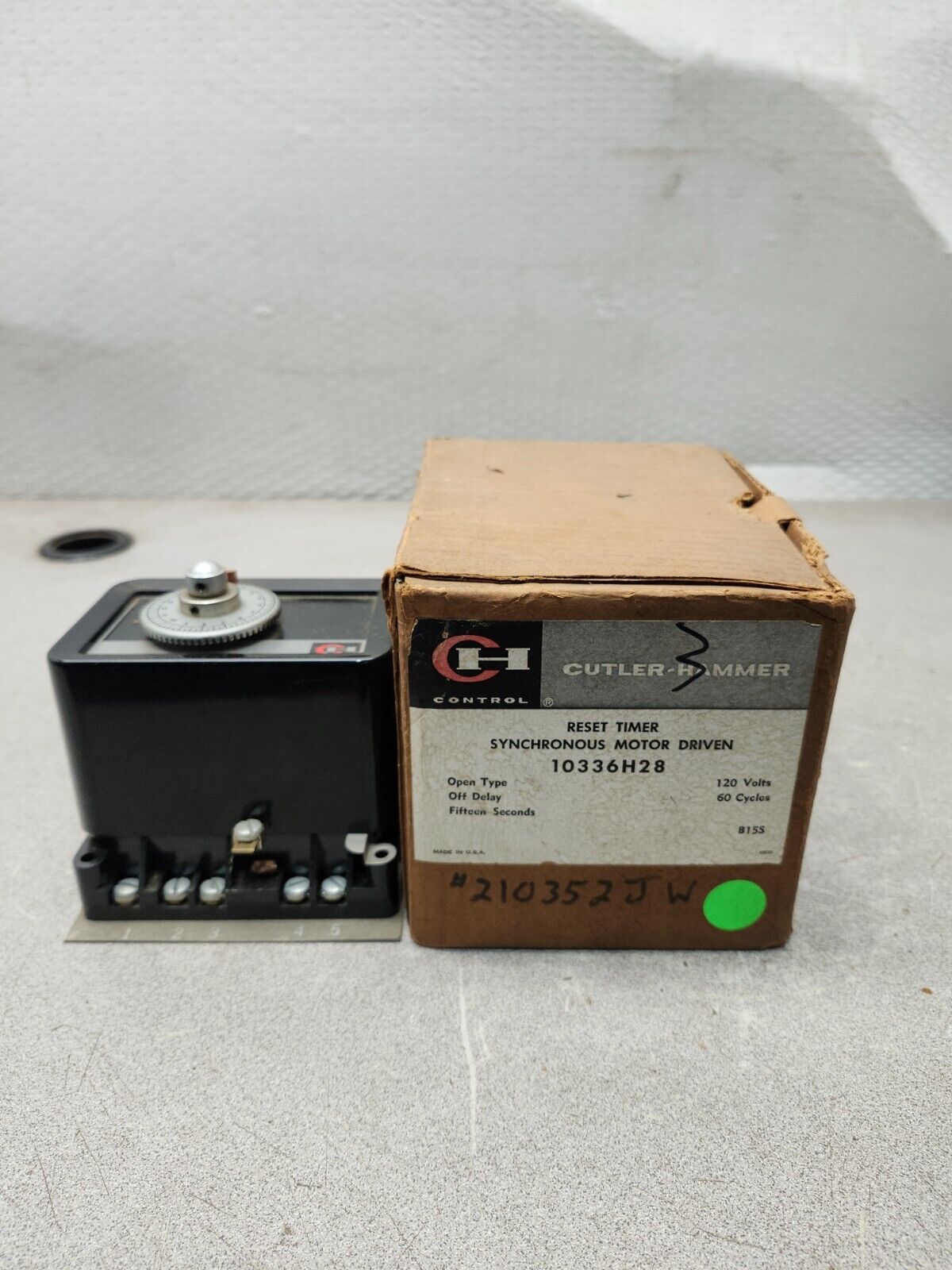 NEW IN BOX CUTLER-HAMMER RESET TIMER 10336H28B15S