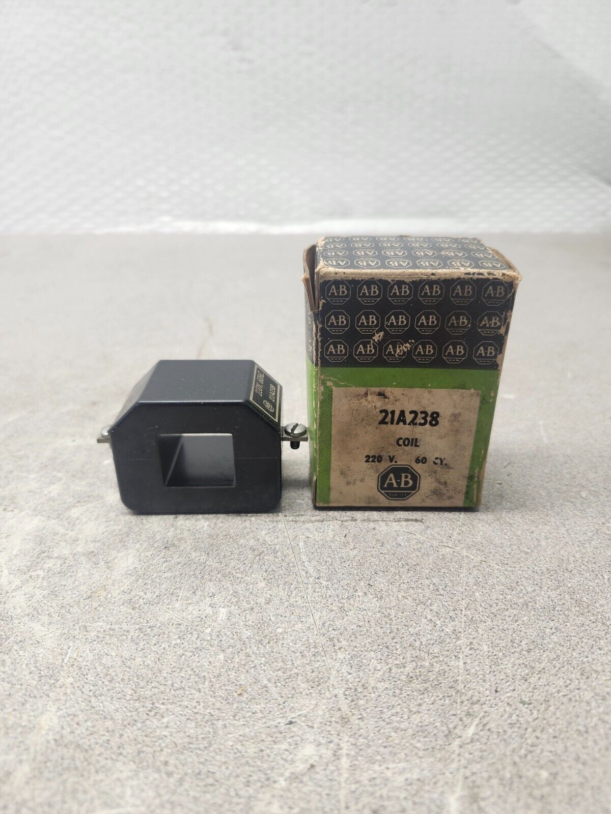 NEW IN BOX LOT OF 8 ALLEN BRADLEY COIL 220V 60HZ 21A238