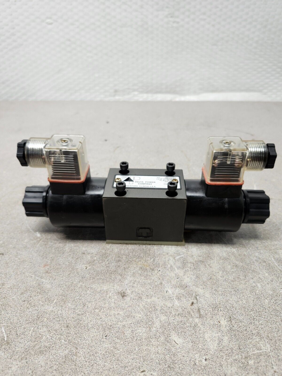 NEW IN BOX DELTA POWER HYDRAULIC 4-WAY SOLENOID VALVE 20380