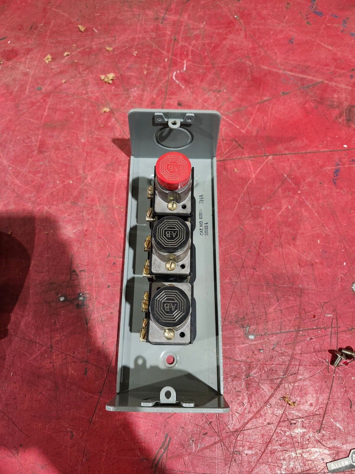 NEW NO BOX ALLEN BRADLY THREE BUTTON CONTROLLER STATION 800H-3HA SERIES L