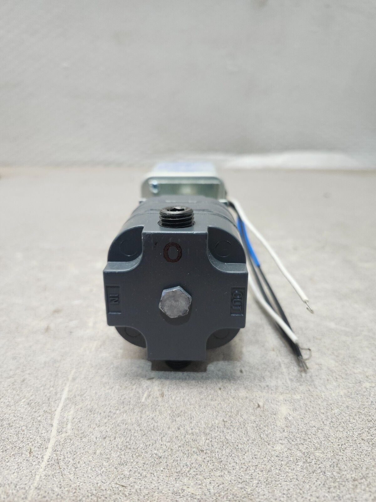 NEW IN BOX CONTROLAIR INC AIR PRESSURE REGULATOR 2-60PSI 1/4'' 130BBB