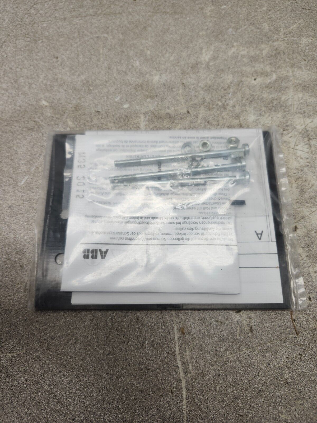 NEW IN BOX ABB CIRCUIT BREAKER SACET1N100