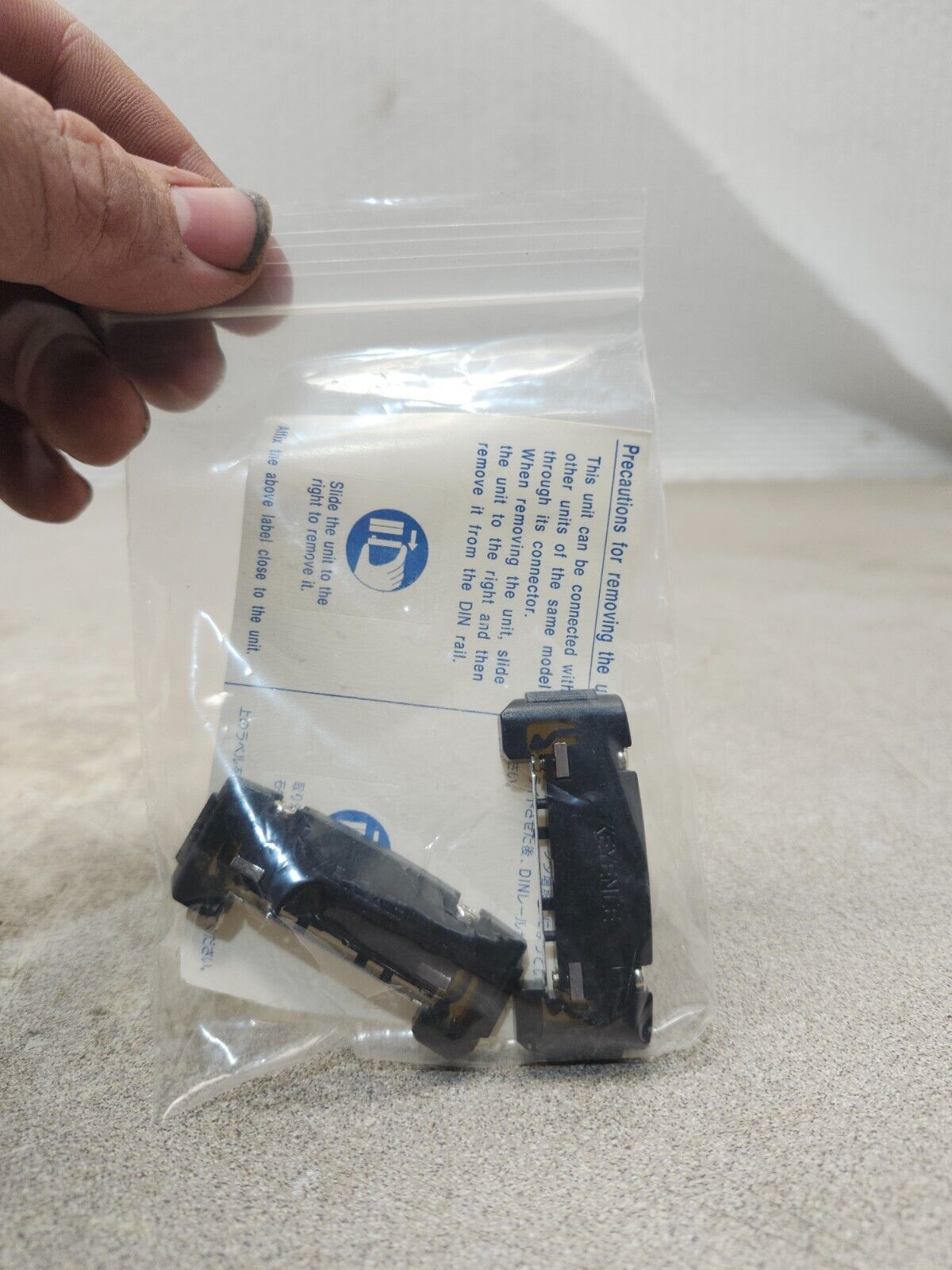 USED Keyence Fiber Optic Amplifier Sensor, 12-24VDC FS-V12P