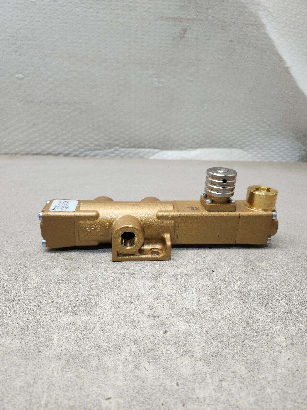 NEW IN BOX VERSA PNEUMATIC DIRECTIONAL VALVE VAP-3401-181D-NGS