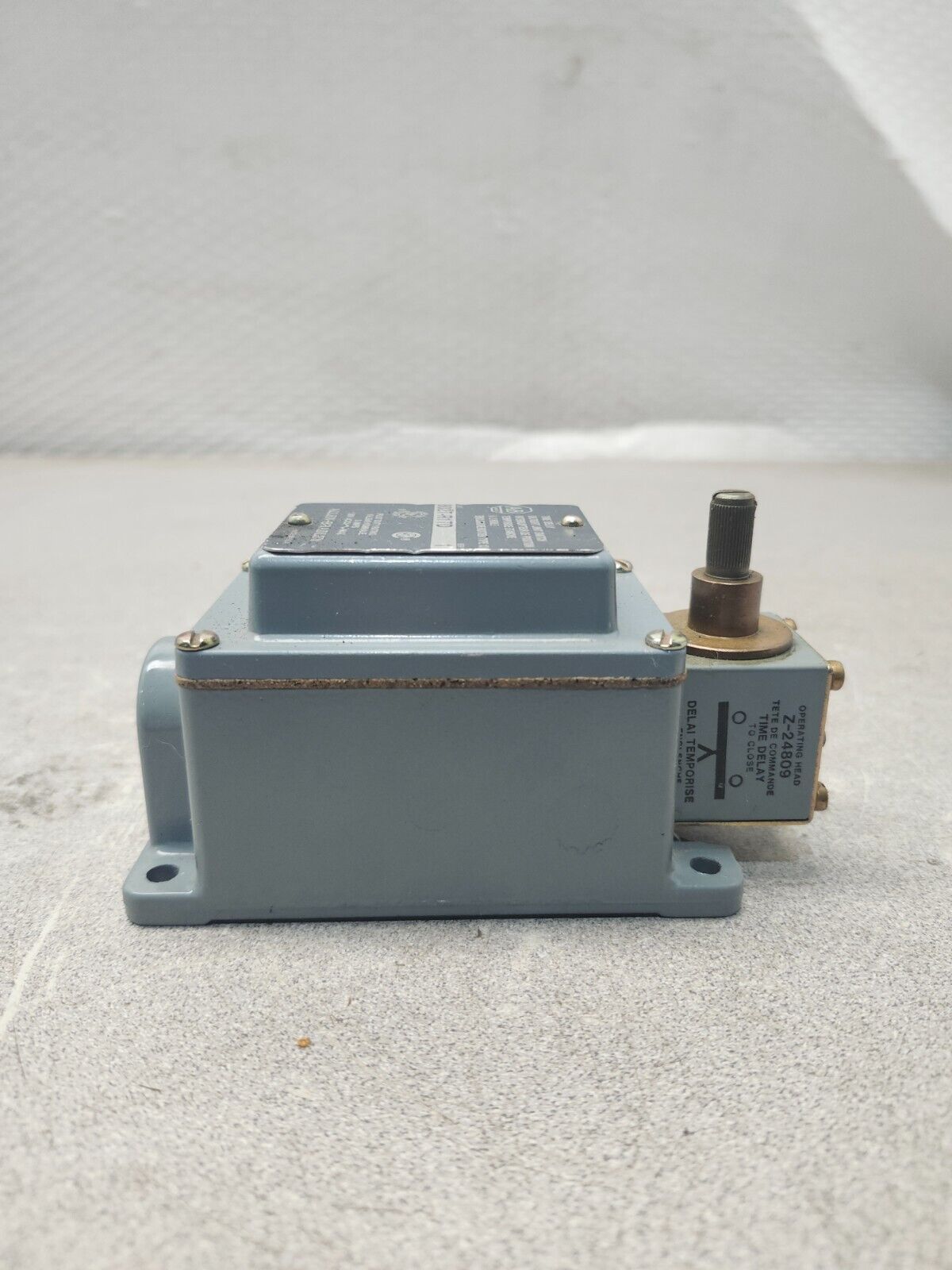 NEW NO BOX ALLEN BRADLEY SERIES 1 TIME DELAY OILTIGHT LIMIT SWITCH 802T-R1TD