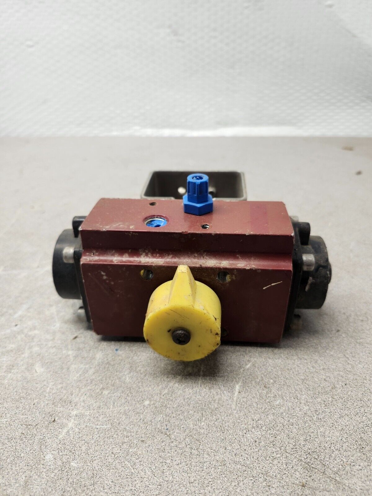 USED Contromatics Pneumatic Acuator PA-180-M3 W/1/4'' 2000WOG PSI VALVE