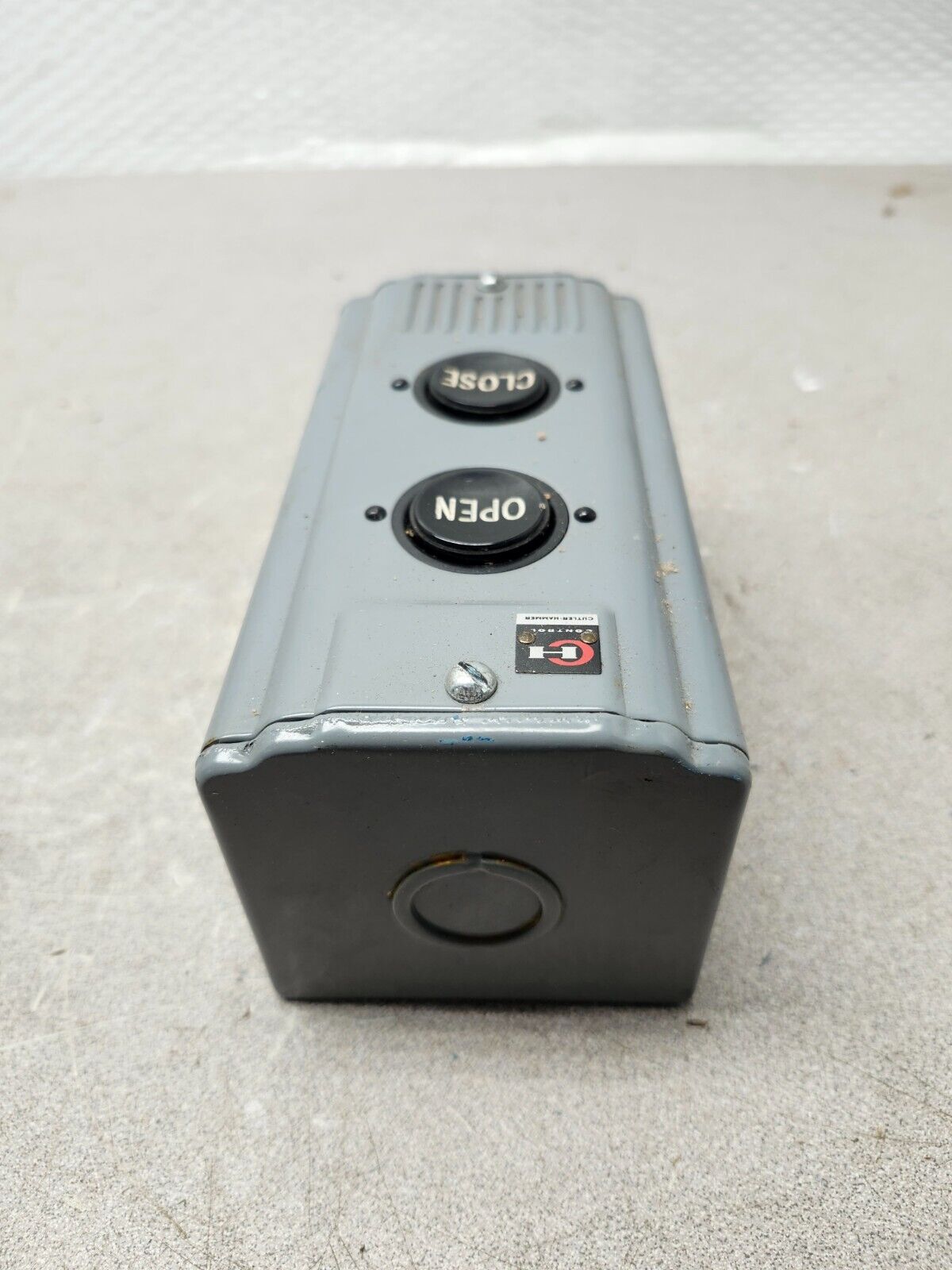 NEW NO BOX CUTLER HAMMER PUSHBUTTON STATION 10250H1057A