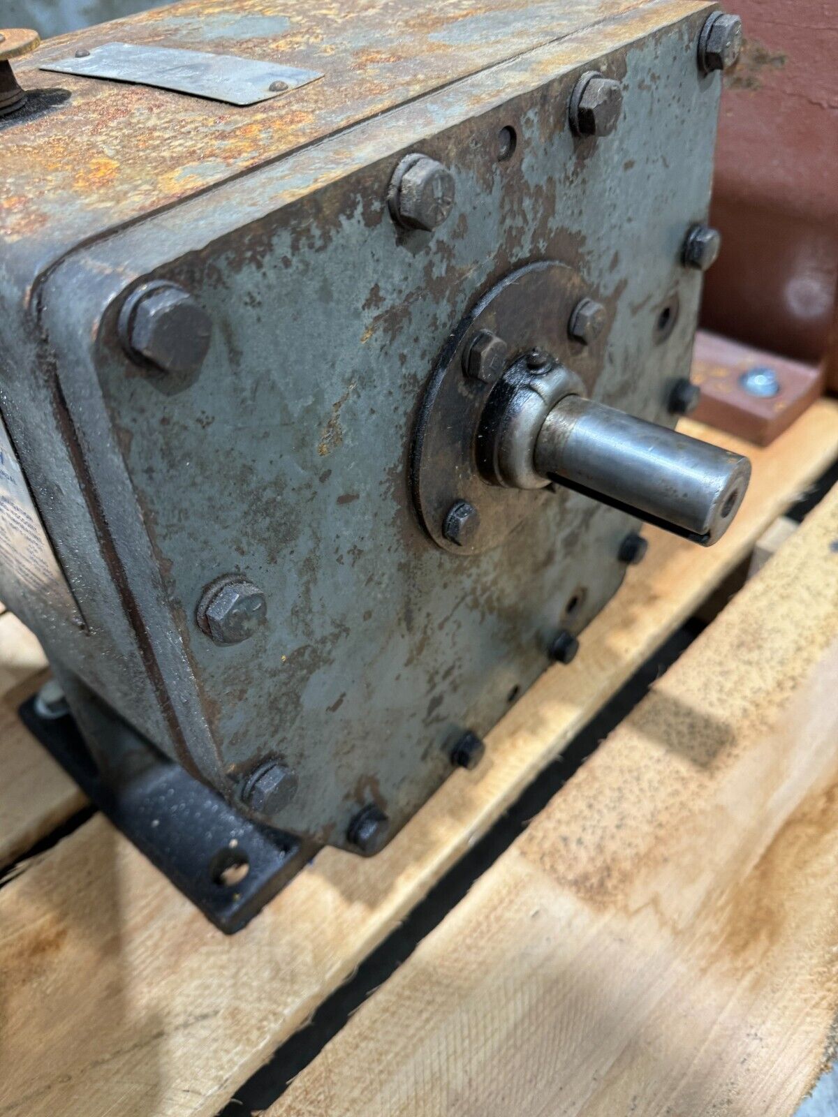 USED FALK ENCLOSED GEAR DRIVE SPEED REDUCER 5.201 RATIO 1030FC2A