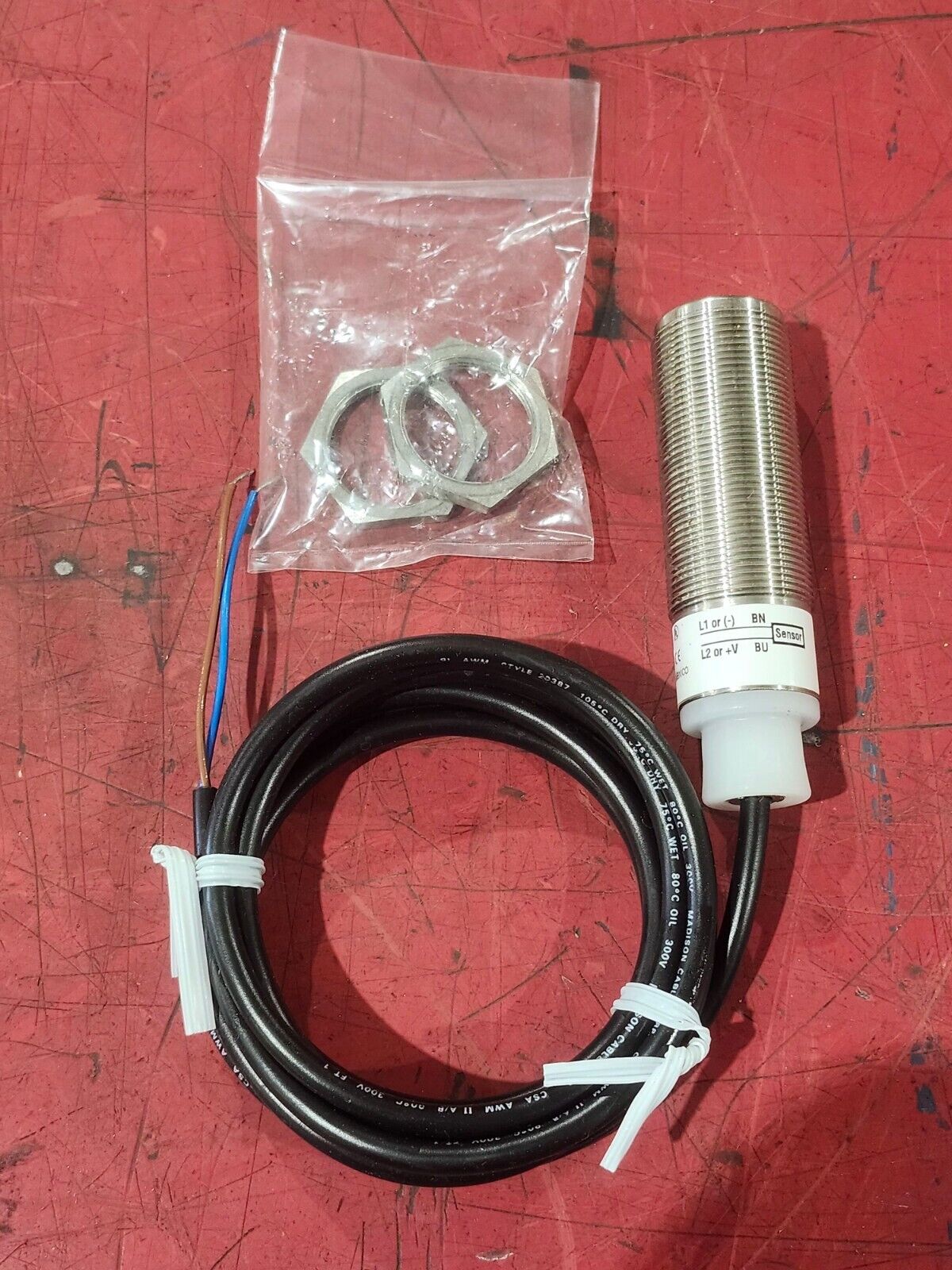 NEW IN BOX PEPPERL+FUCHS THRU BEAM SOURCE OBE250M-30GM90-SK