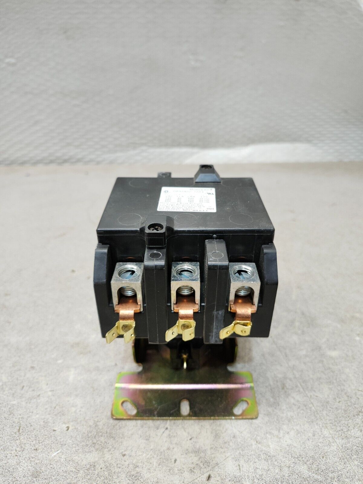 NEW IN BOX HONEYWELL CONTACTOR 3 POLE 90 FLA 208/240V 190/220V DP3090C 1004