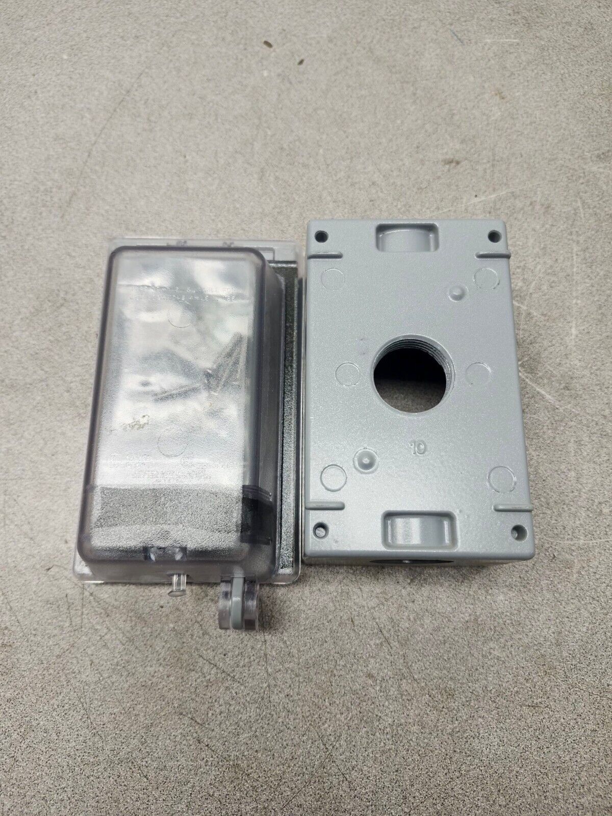 NEW IN BOX SIEMENS Enclosure With Weatherproof Cover SMF40BC1