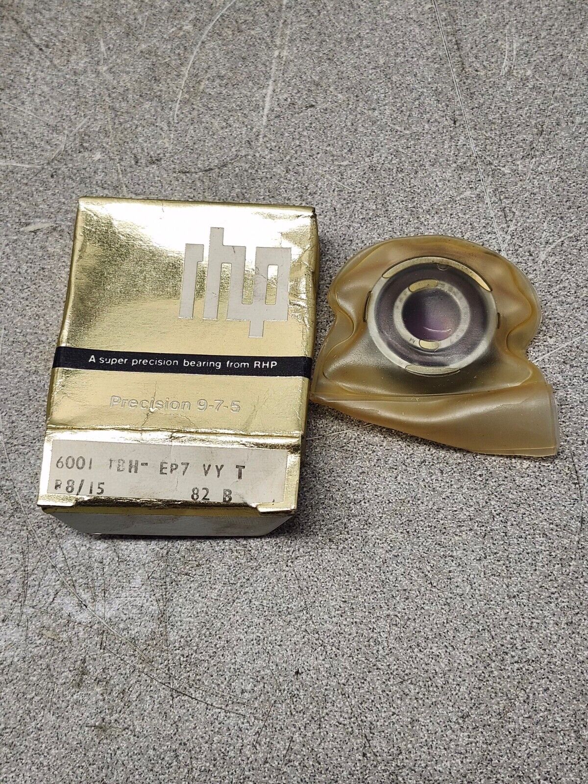 NEW IN BOX RHP BEARING 6001 TBH-EP7 VYT