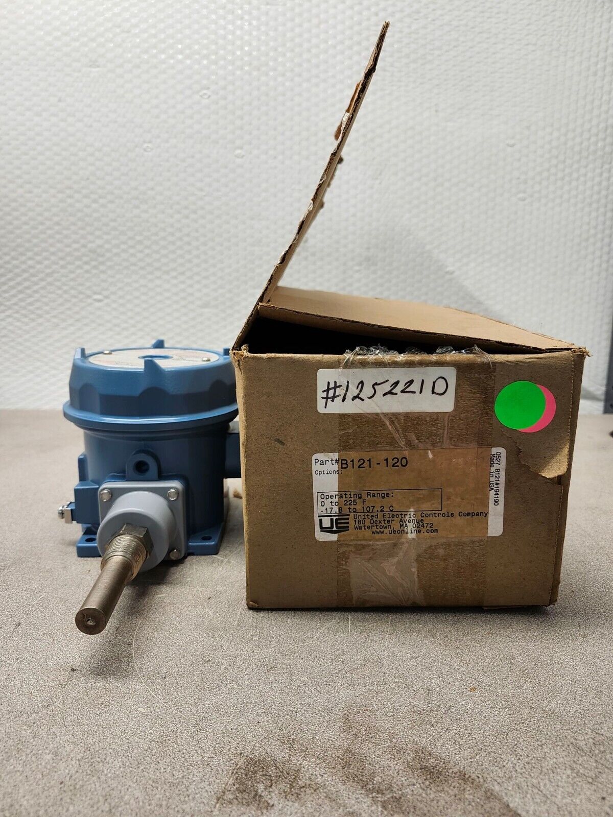 NEW IN BOX UNITED ELECTRIC TEMPERATURE SWITCH B121-120