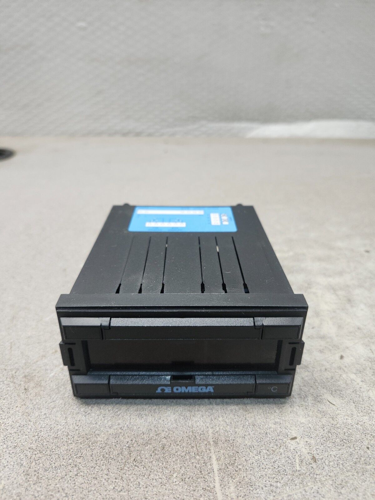 USED LOT OF 2 Omega Engineering Temperature Controller DP18-JC-A01