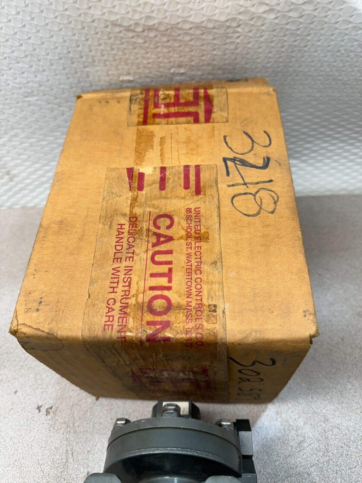 NEW IN BOX UNITED ELECTRIC PRESSURE SWITCH J402K 455 9925
