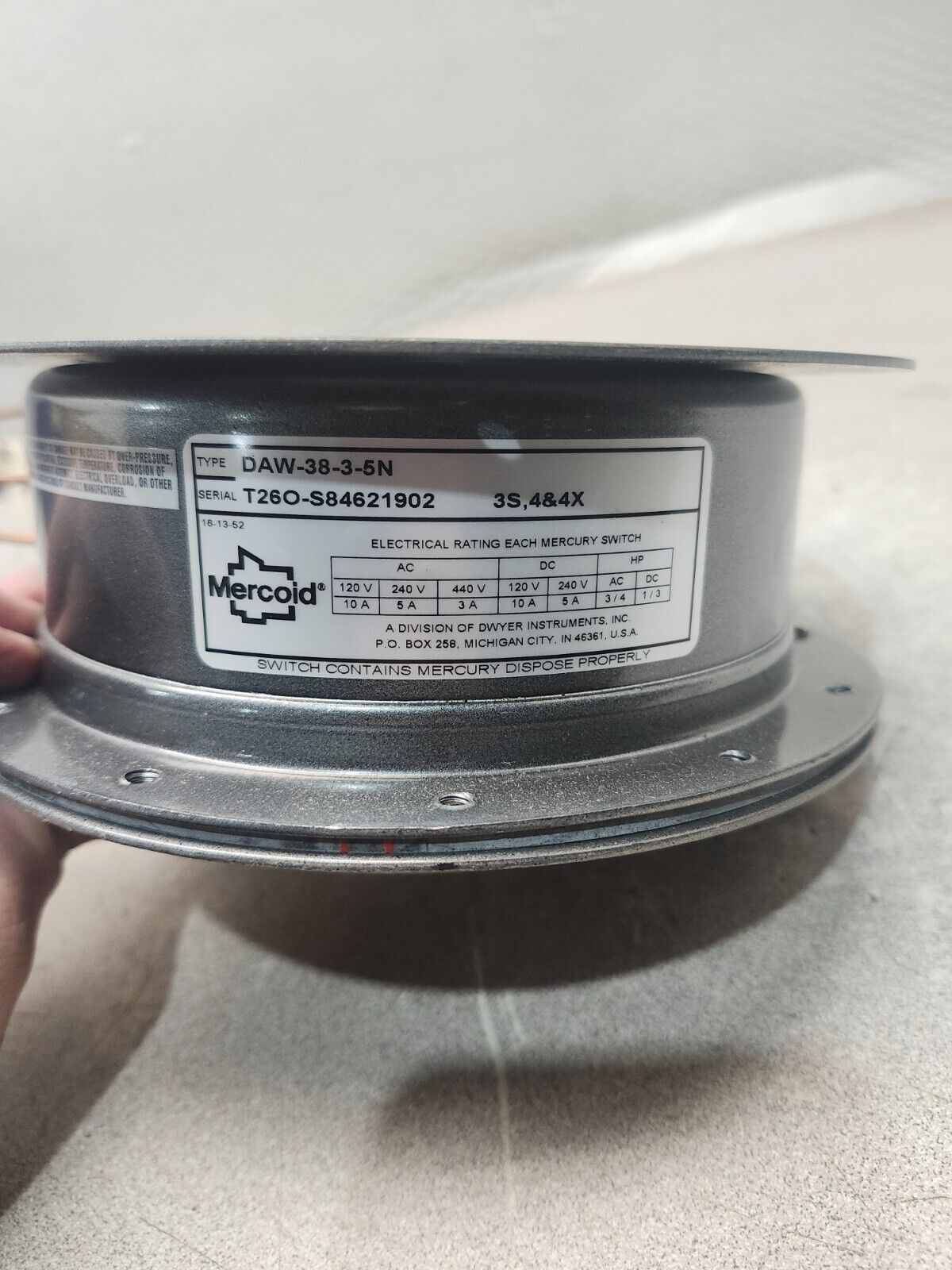 NEW IN BOX Dwyer MERCOID PRESSURE SWITCHES DAW-38-3-5N