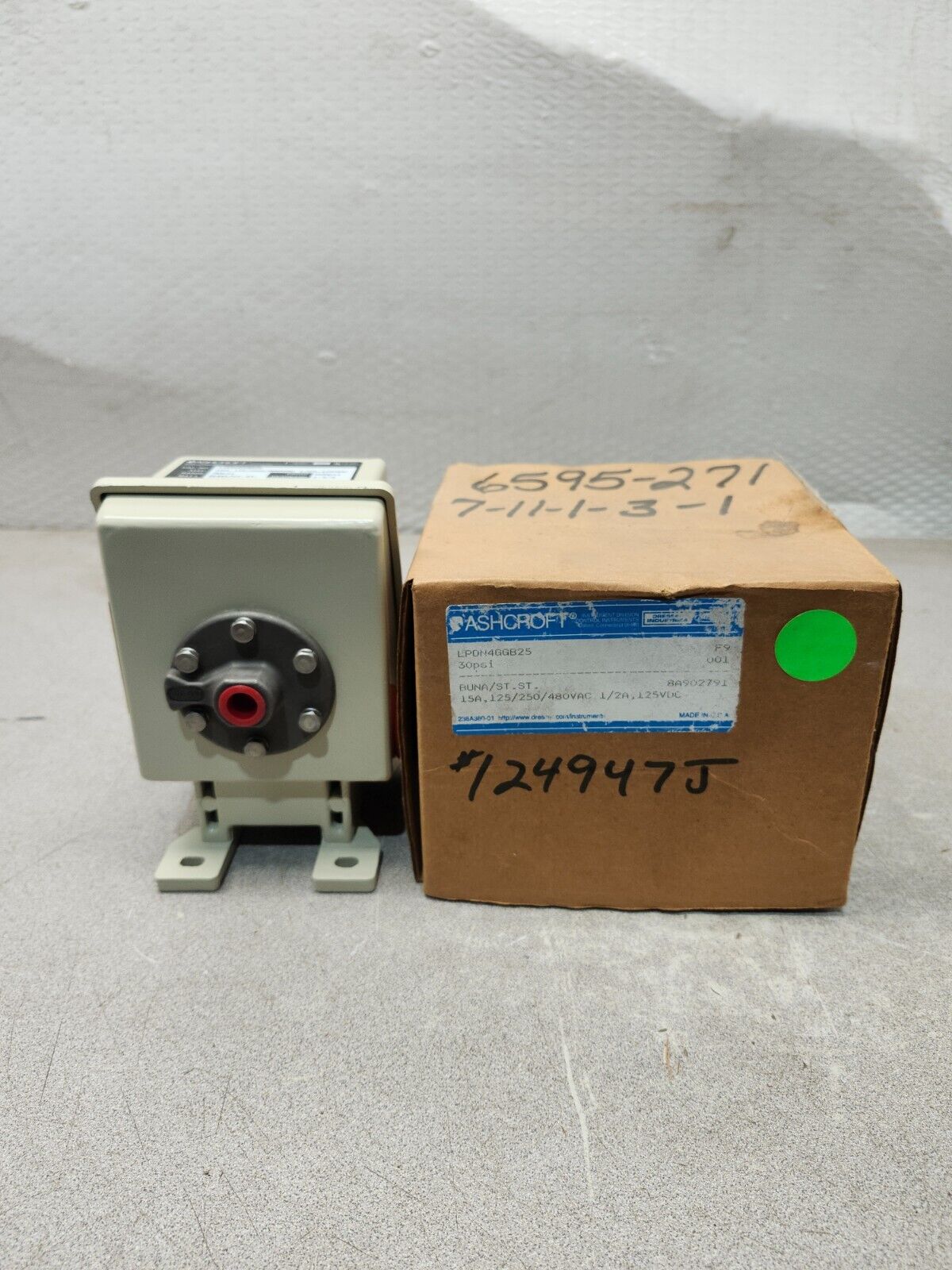 NEW IN BOX ASHCROFT PRESSURE SWITCH LPDN4GGB25