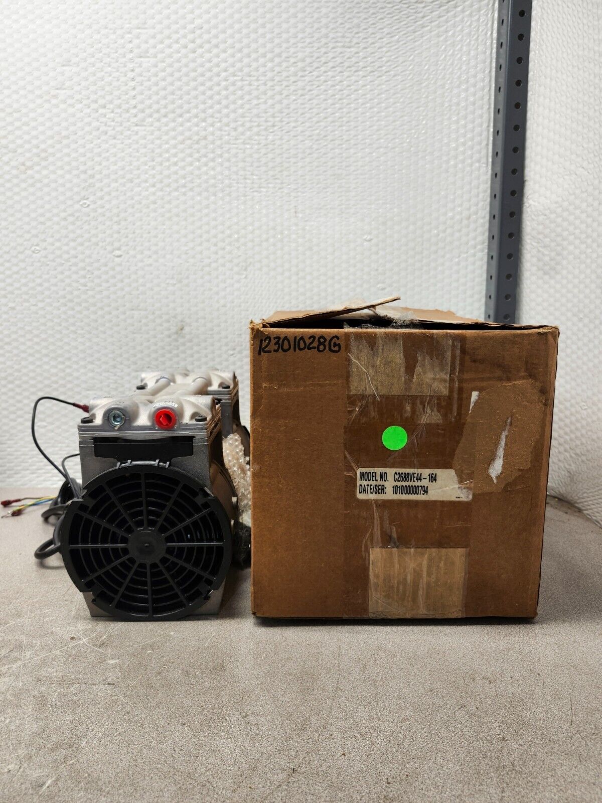 NEW IN BOX Thomas Piston Air Compressor / Vacuum Pump 115V 60HZ 2688VE44-164 C