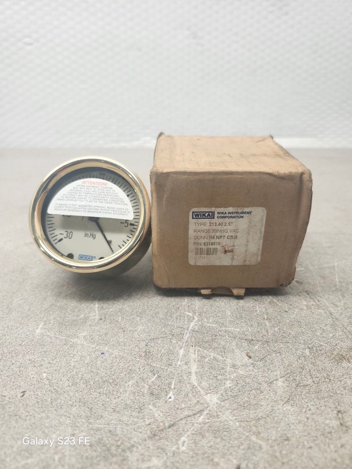 NEW WITH BOX WIKA Pressure Gage 0-2000 PSI 1/4 NPT CBM TYPE 213.40 2.5