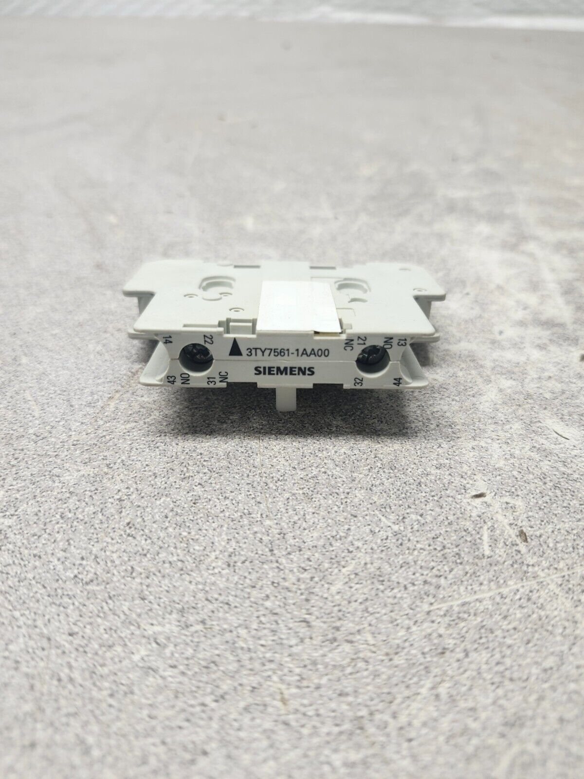 NEW IN BOX LOT OF 2 SIEMENS Auxiliary Contact Switch 3TY7 561-1AA00