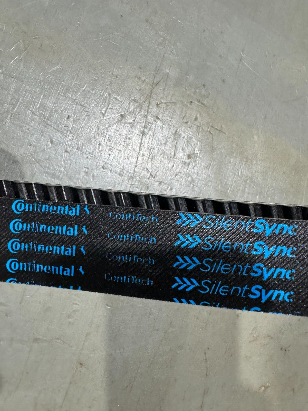 NEW IN BOX CONTINENTAL CONITECH SilentSync SYNCHRONOUS BELT B-1960