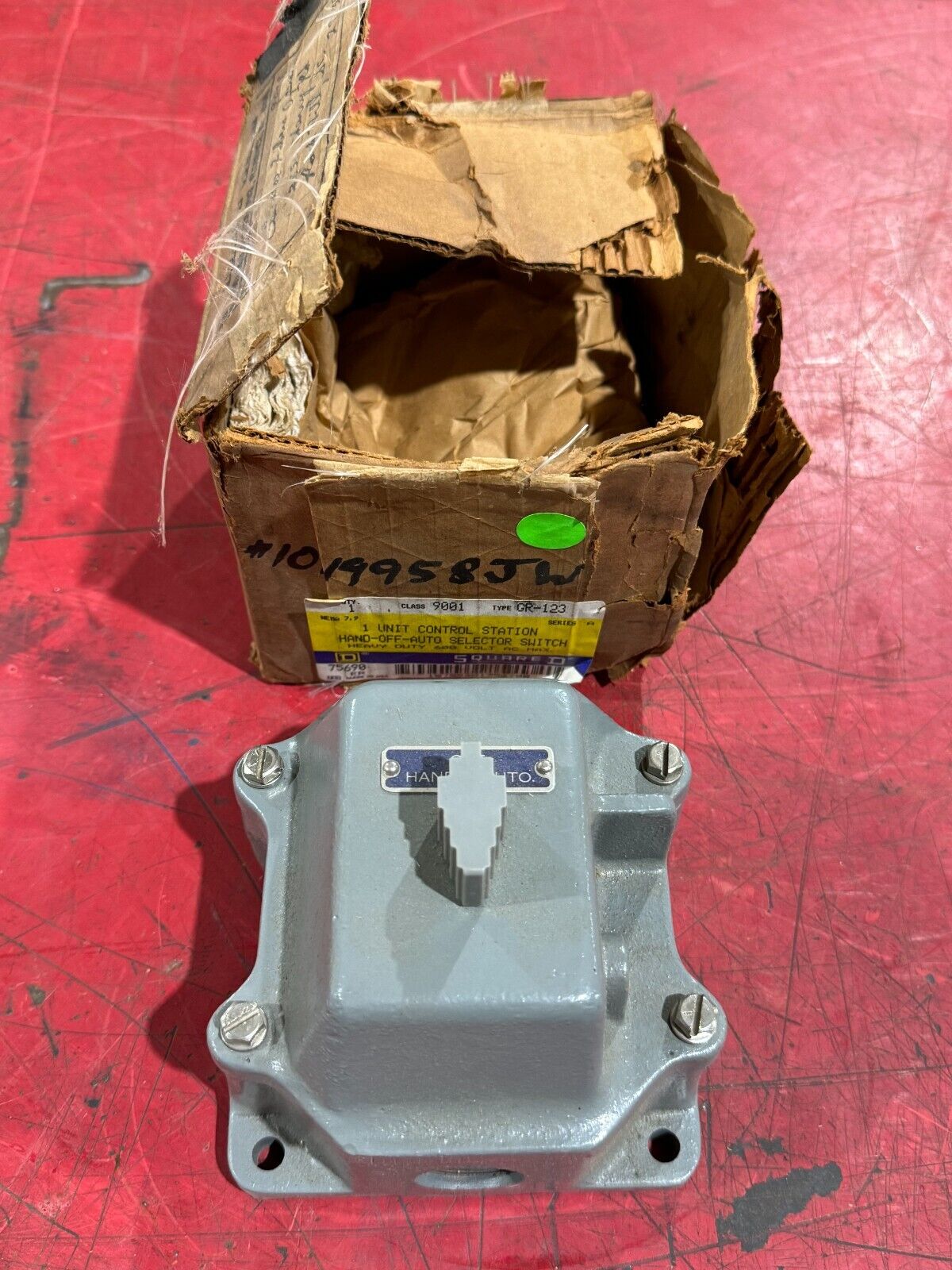 NEW IN BOX SQUARE D EXPLOSION PROOF CONTROL SWITCH 9001 GR-123 SERIES A