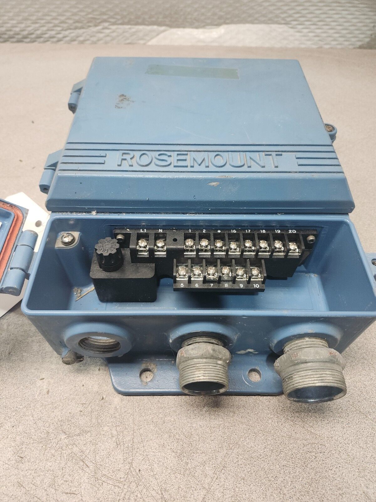 USED ROSEMOUNT MAGNETIC FLOW TRANSMITTER MODEL 8712C R12N0F0235