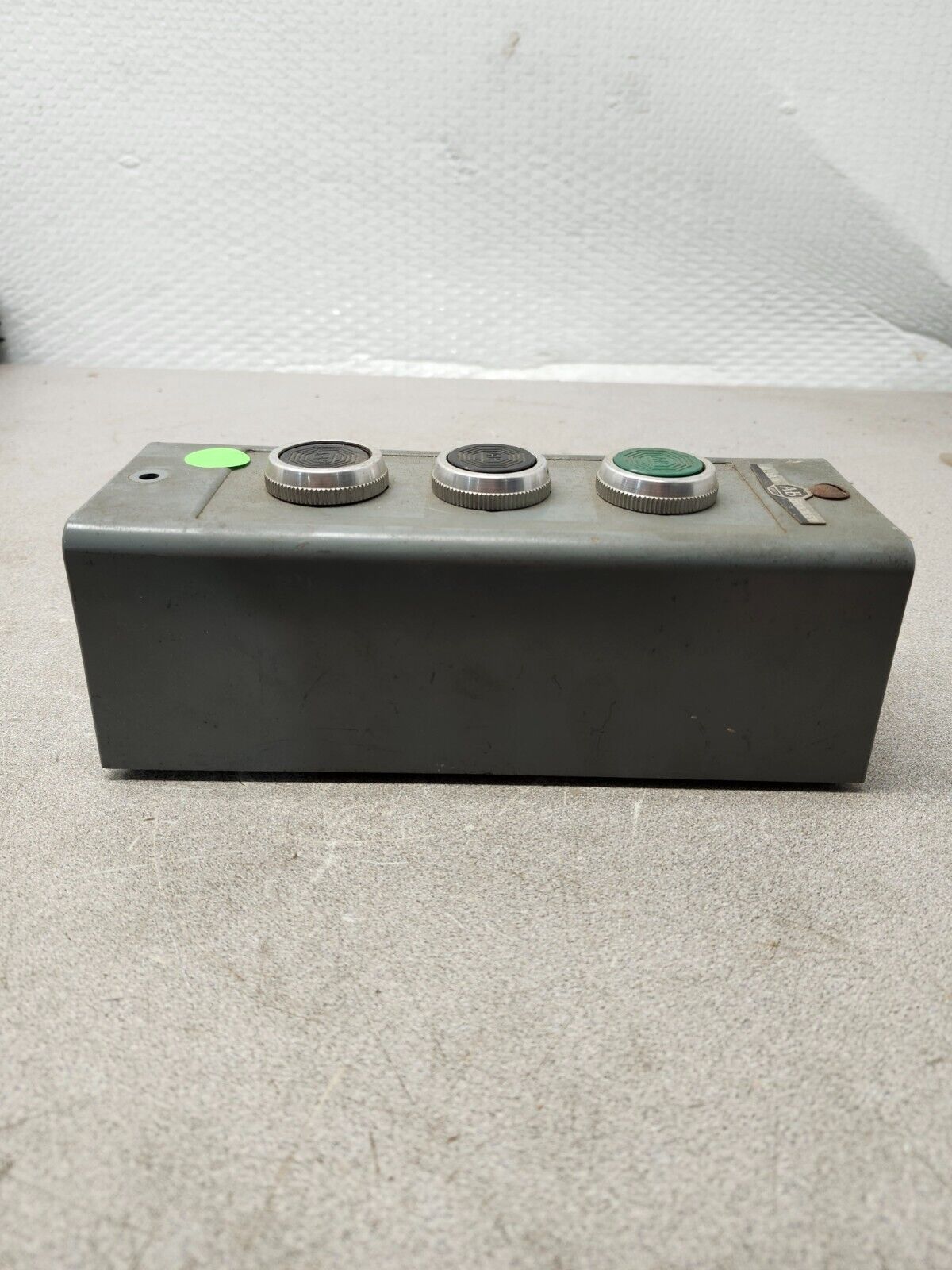 NEW NO BOX ALLEN BRADLEY HEAVY DUTY PUSH BUTTONS 800H-3HG SER L