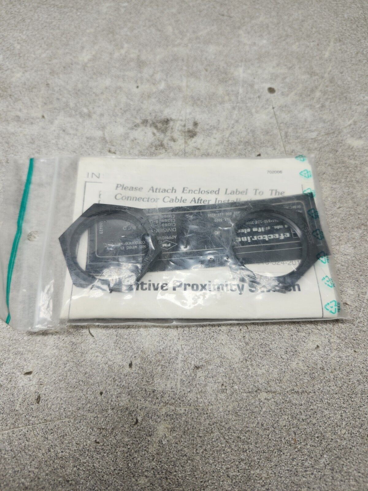 NEW IN BOX EFECTOR CAPACITIVE SENSOR PLASTIC THREAD K10034 KIE2015-FBOA