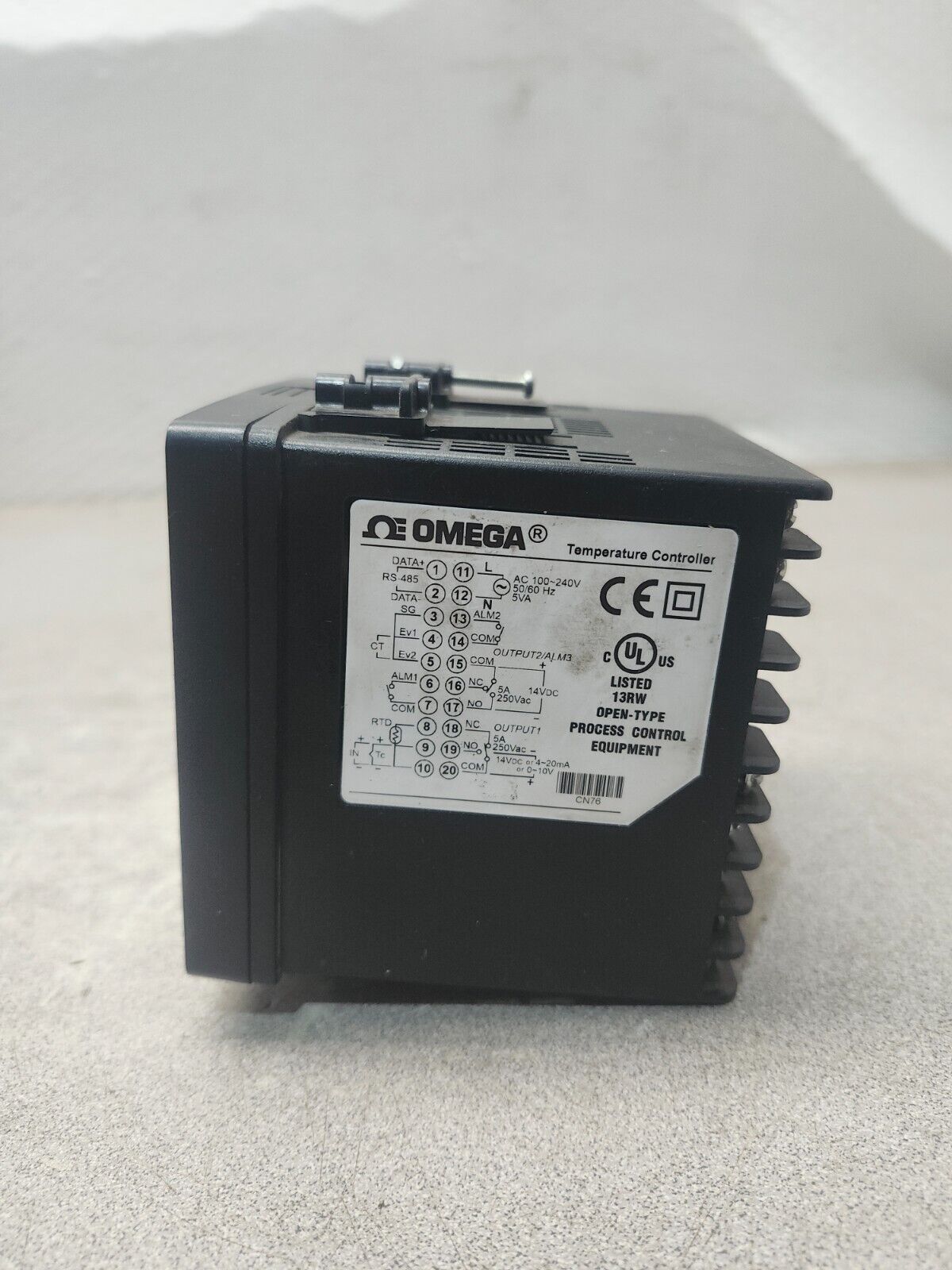 NEW NO BOX OMEGA TEMPERATURE PID CONTROLLER CN725