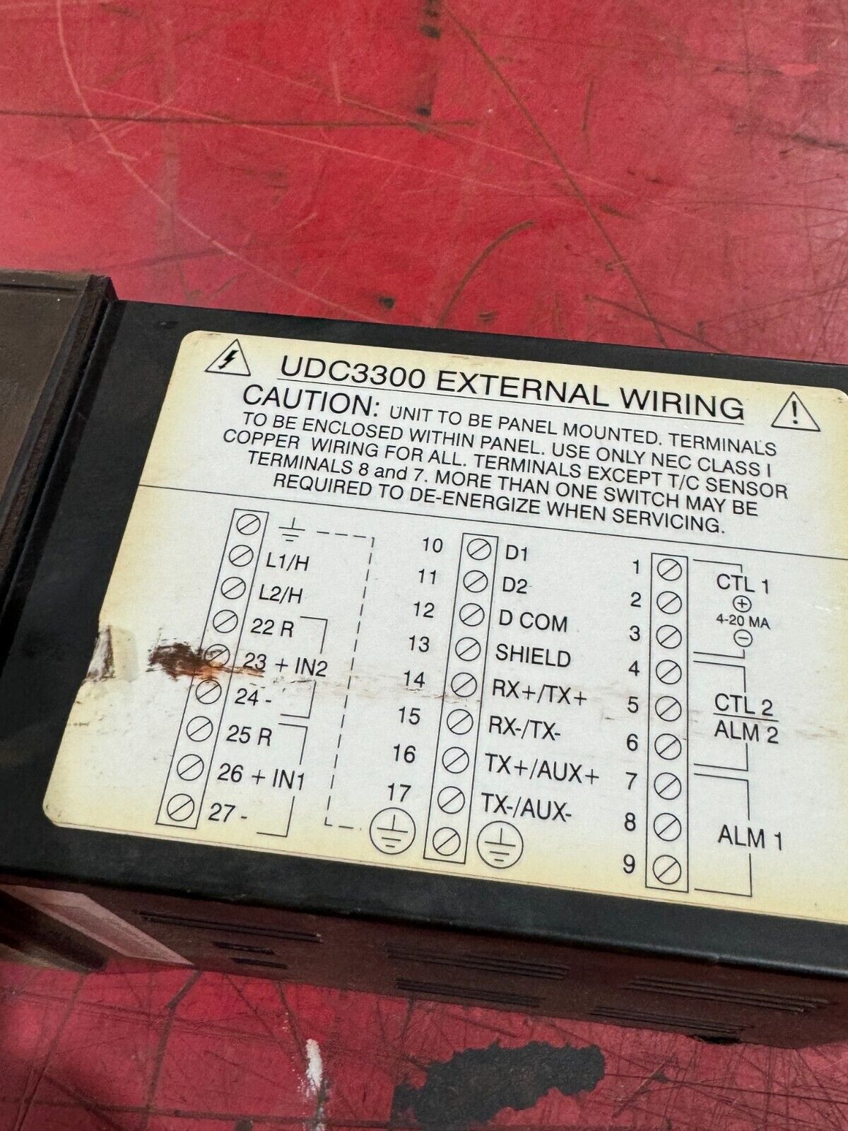 USED HONEYWELL TEMPERATURE CONTROLLER DC330B-C0-000-20-000000-00-0