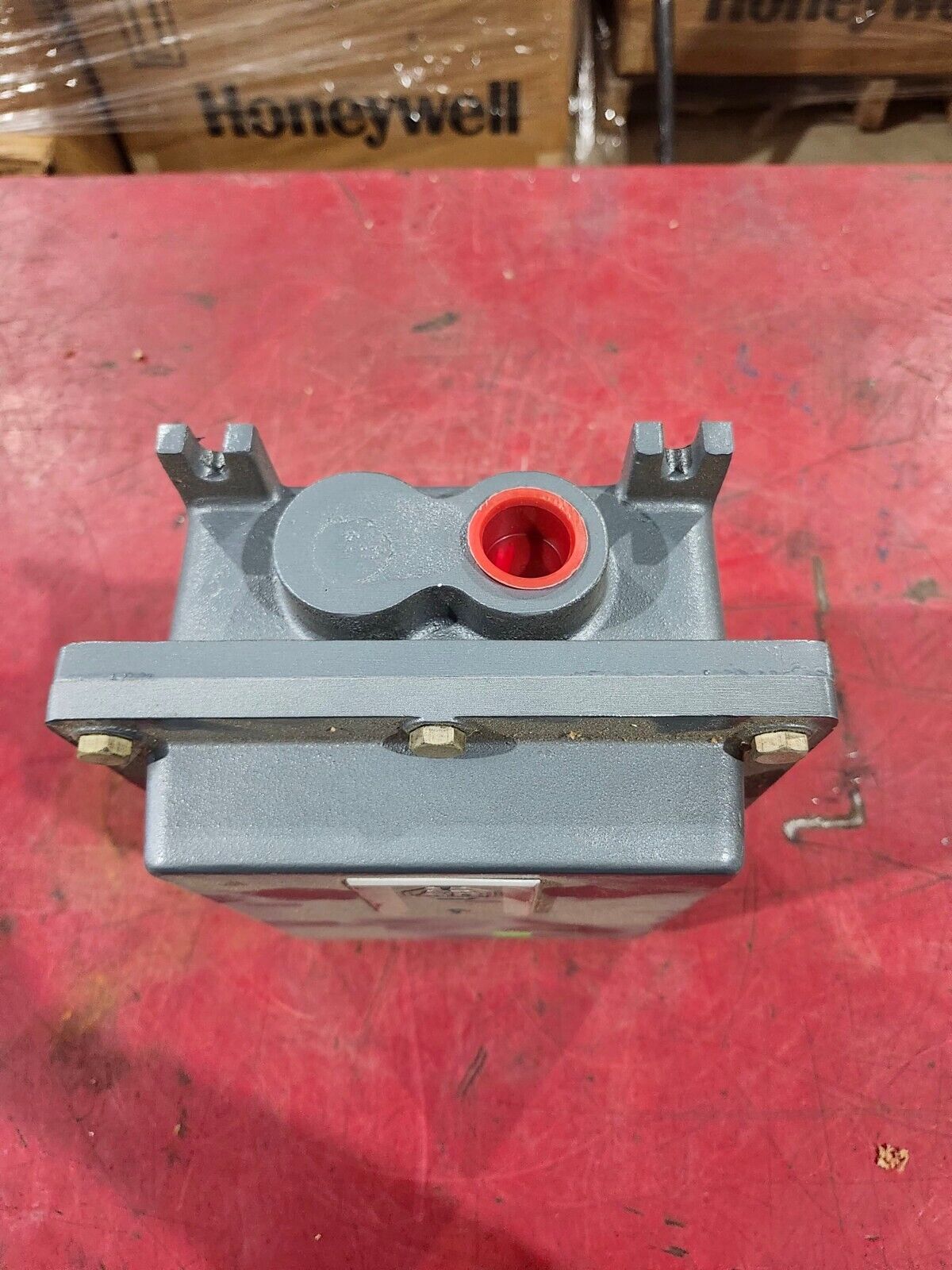 NEW NO BOX ALLEN BRADLEY CONTACT IN HAZERDOUS LOCATION ENCLOSURE 700-BR407A1