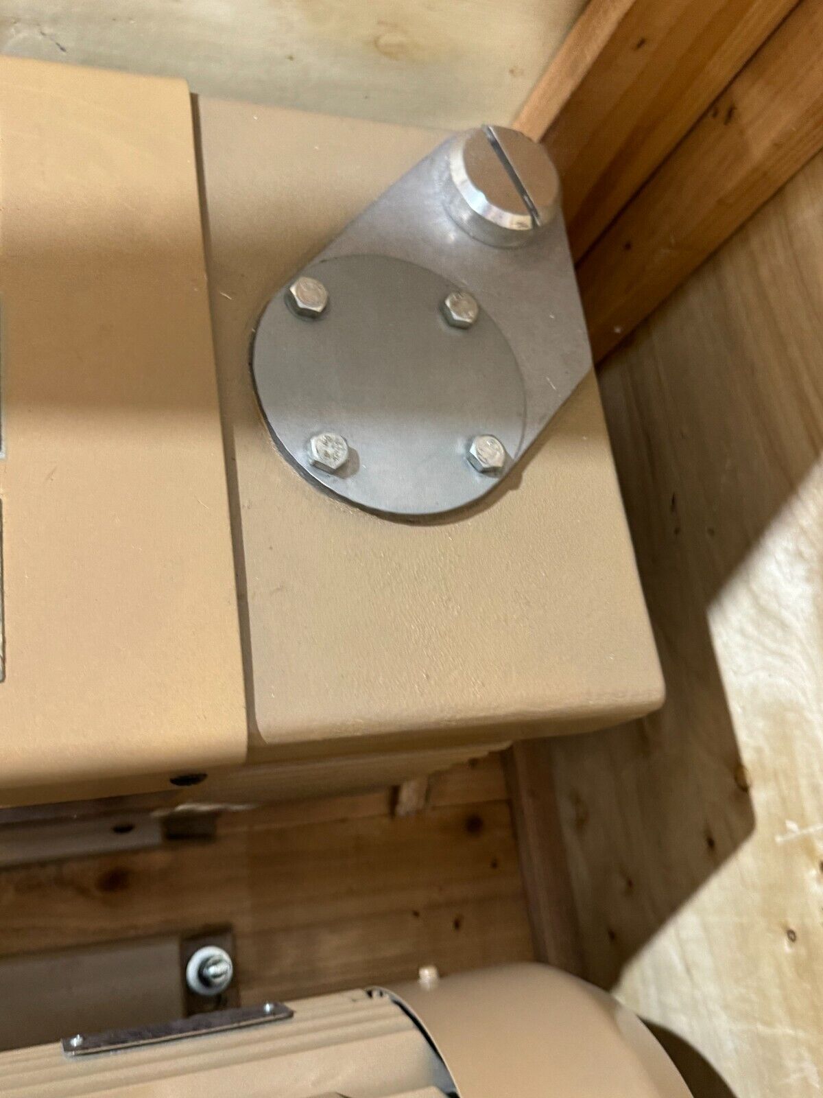 NEW ULVAC OIL SEALED ROTARY VACUUM PUMP VD901 WITH BALDOR MOTOR M36H938S543H1