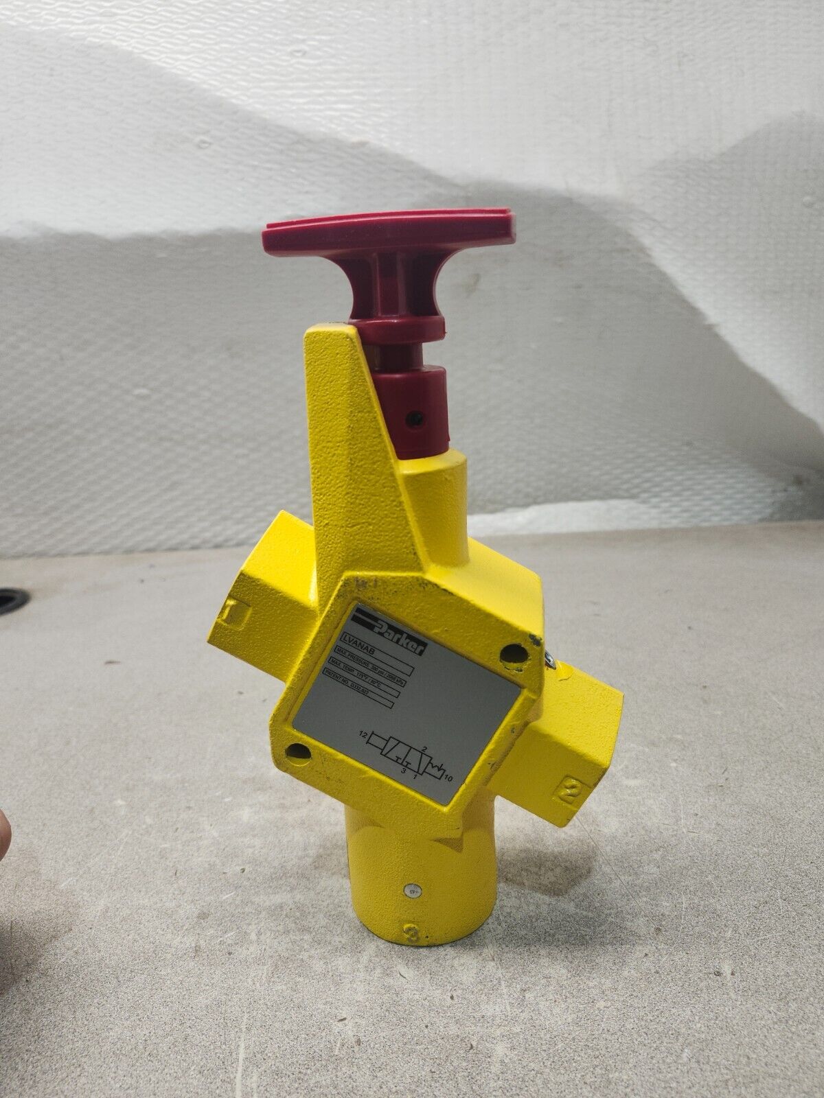 NEW IN BOX PARKER Lockout Valve 3/4" LV4N6B