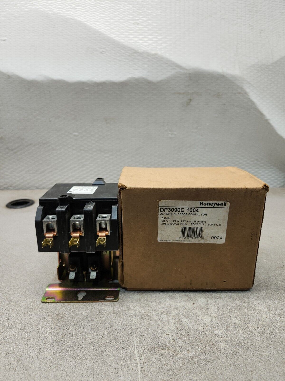 NEW IN BOX HONEYWELL CONTACTOR 3 POLE 90 FLA 208/240V 190/220V DP3090C 1004