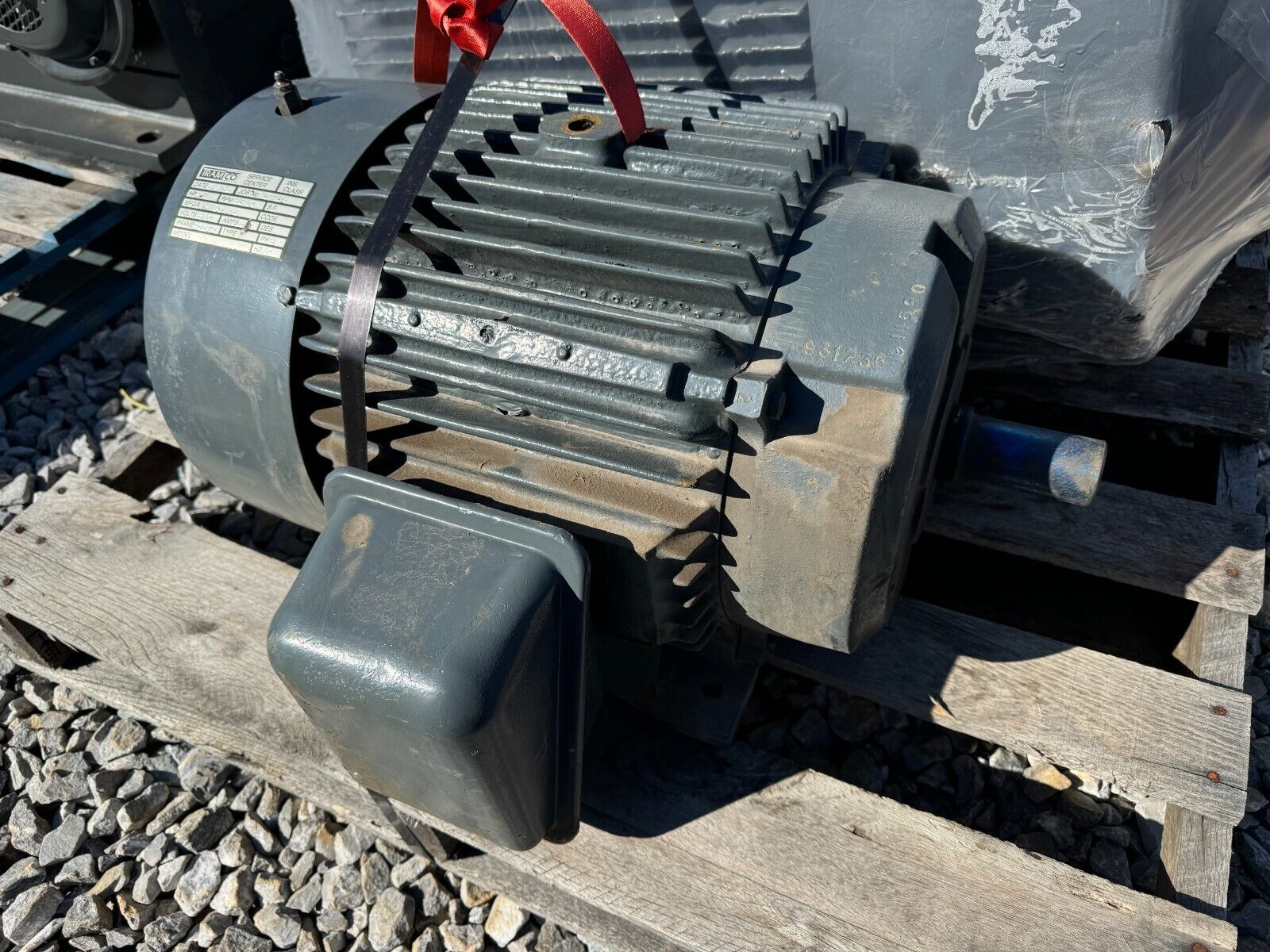 44081132
