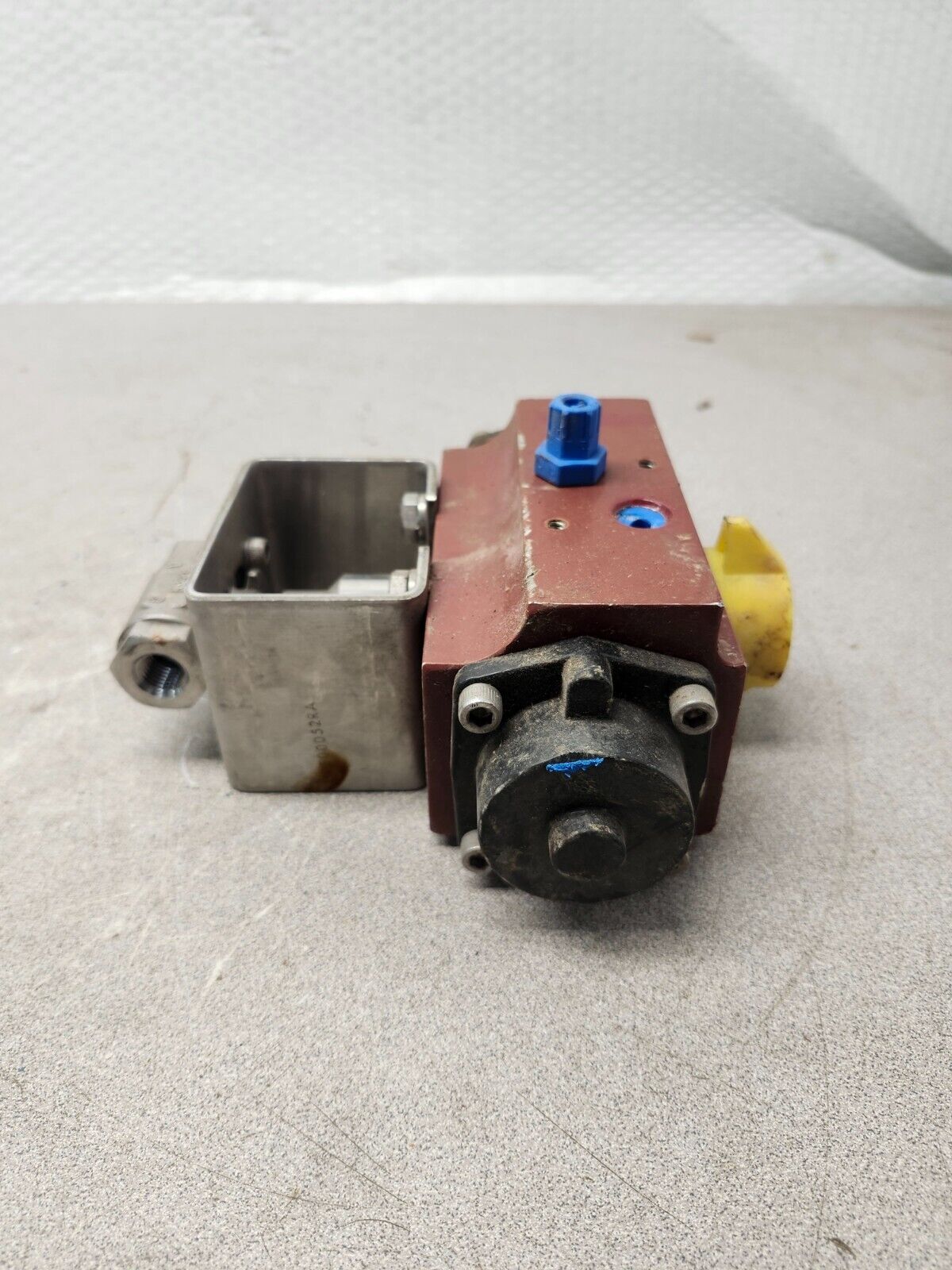 USED Contromatics Pneumatic Acuator PA-180-M3 W/1/4'' 2000WOG PSI VALVE