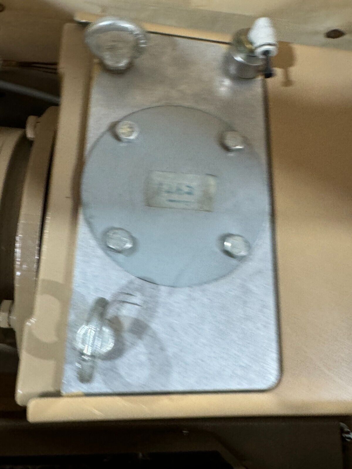 NEW ULVAC OIL SEALED ROTARY VACUUM PUMP VD901 WITH BALDOR MOTOR M36H938S543H1