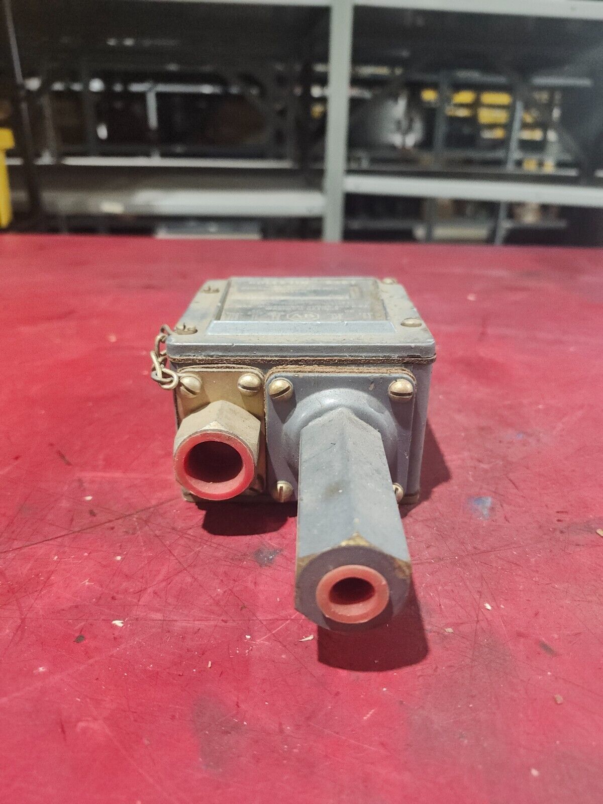 NEW NO BOX ALLEN BRADLY PRESSURE DIFFERNCE SWITCH 836T D453J