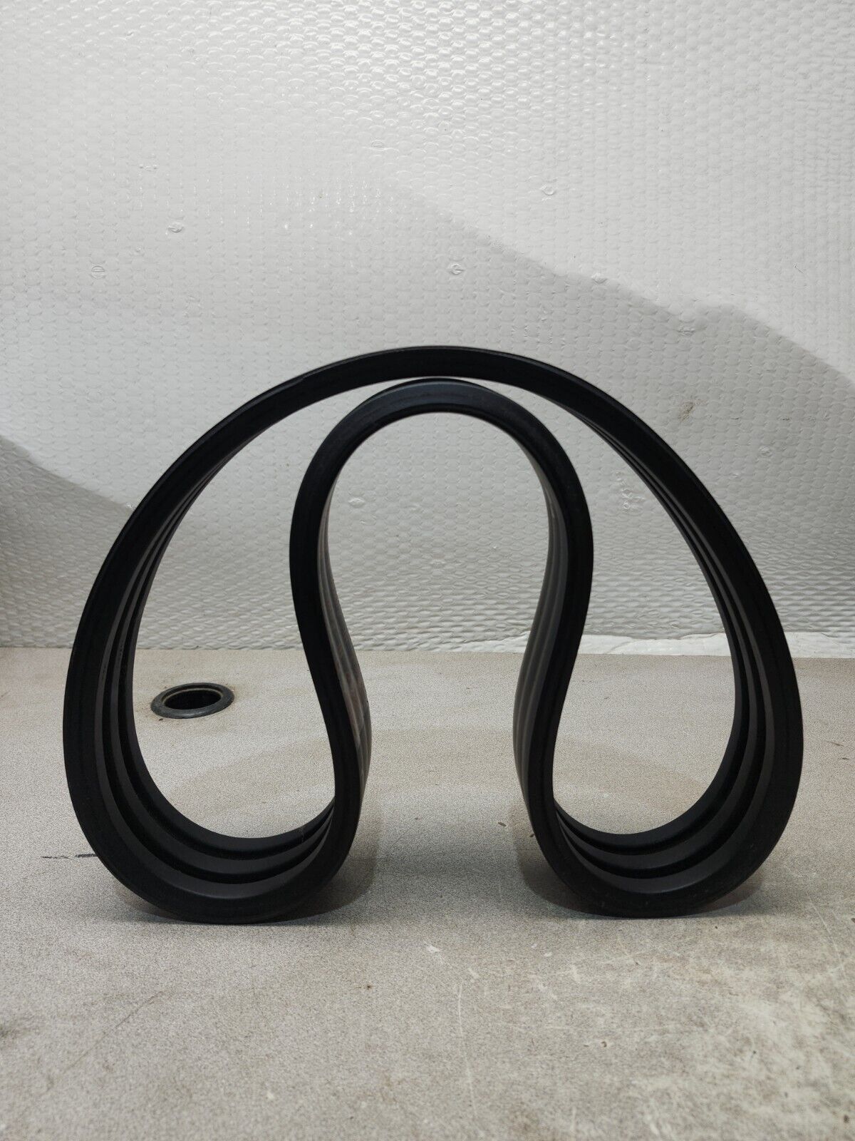 NEW IN BOX Gates Hi-Power II PowerBand V-Belt - 9093-3051, B51