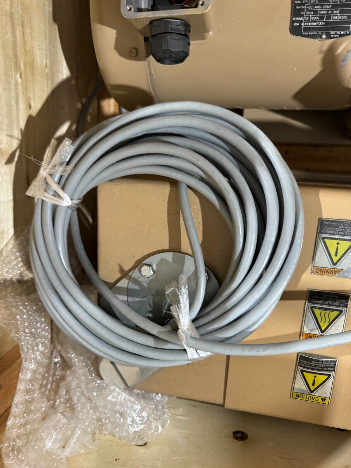 NEW ULVAC OIL SEALED ROTARY VACUUM PUMP VD901