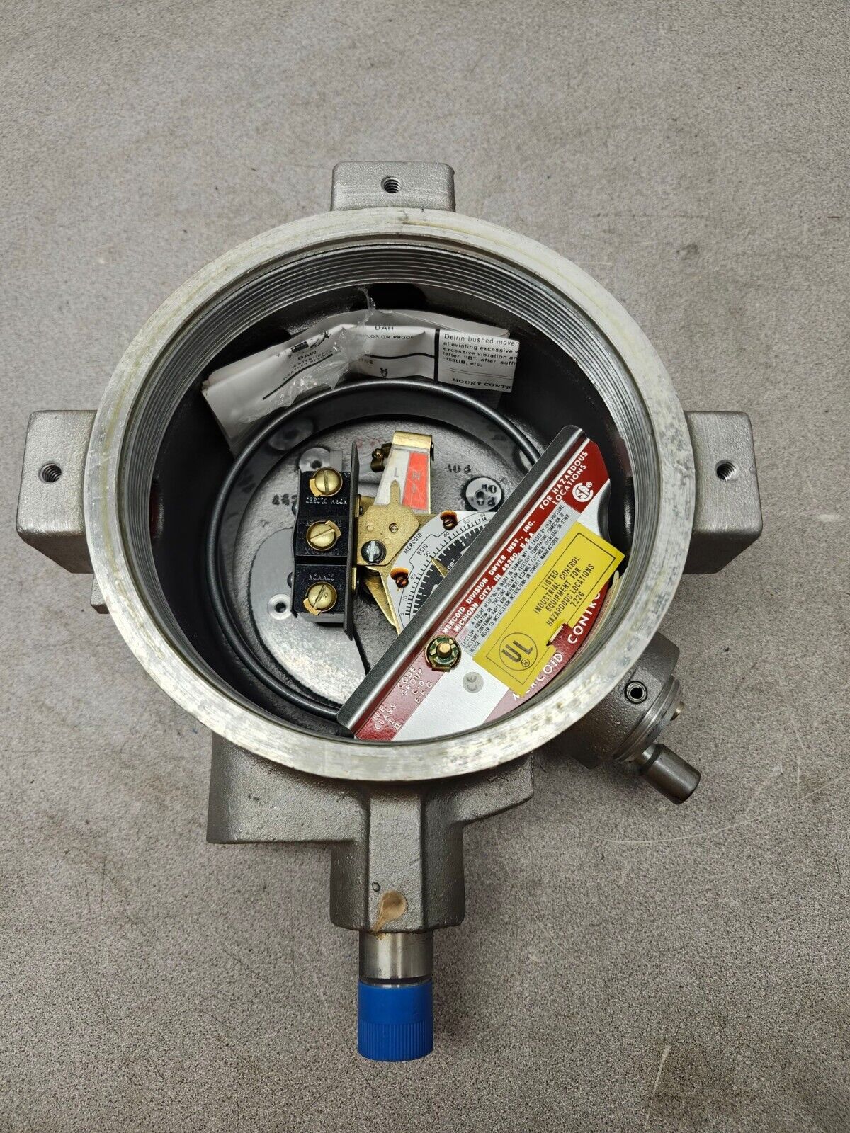 NEW IN BOX MERCOID PRESSURE CONTROL DSH-7221-153