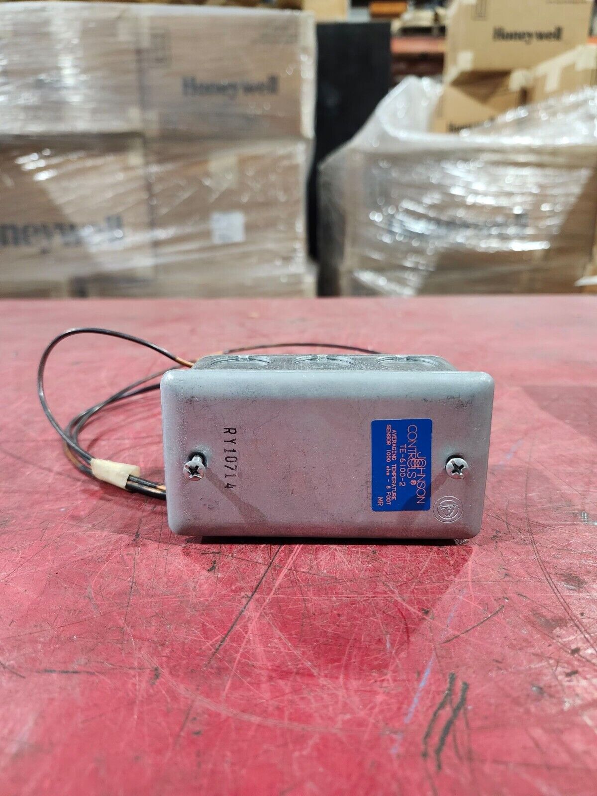 NEW IN BOX JOHNSON CONTROLS AVERAGING TEMPERATURE SENSOR TE-6100-2