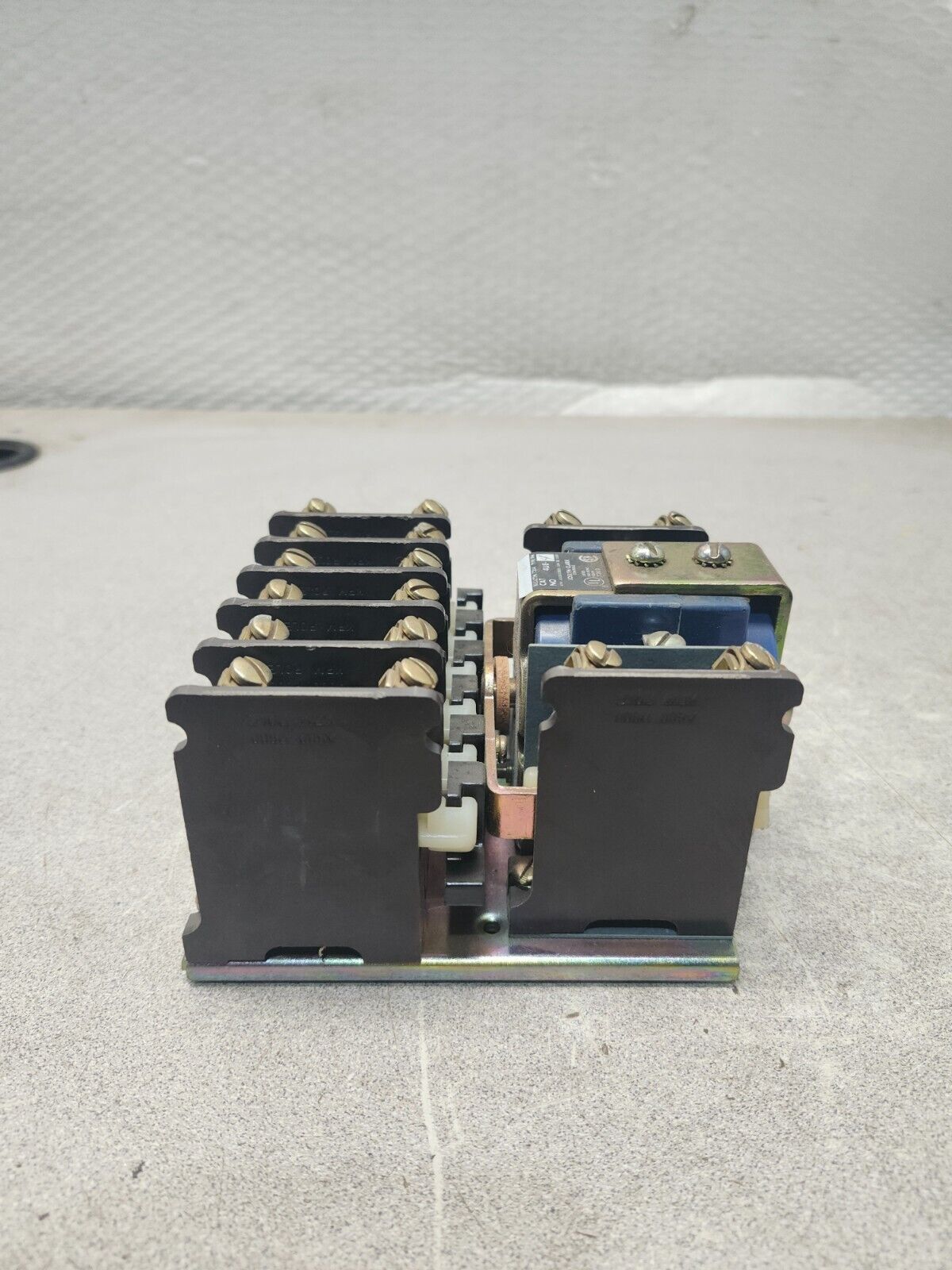 NEW IN BOX JOSLYN CLARK CONTROL RELAY 4U8-4-240
