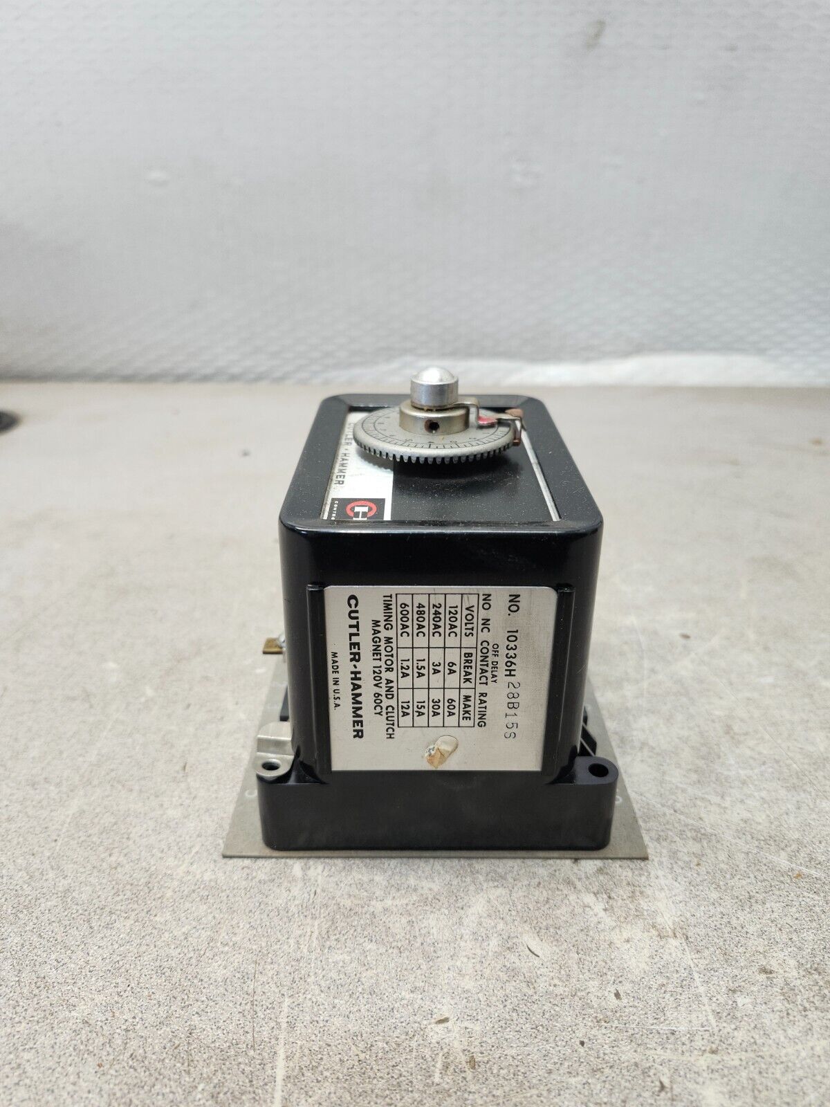 NEW IN BOX CUTLER-HAMMER TIMER 10336H28B15S
