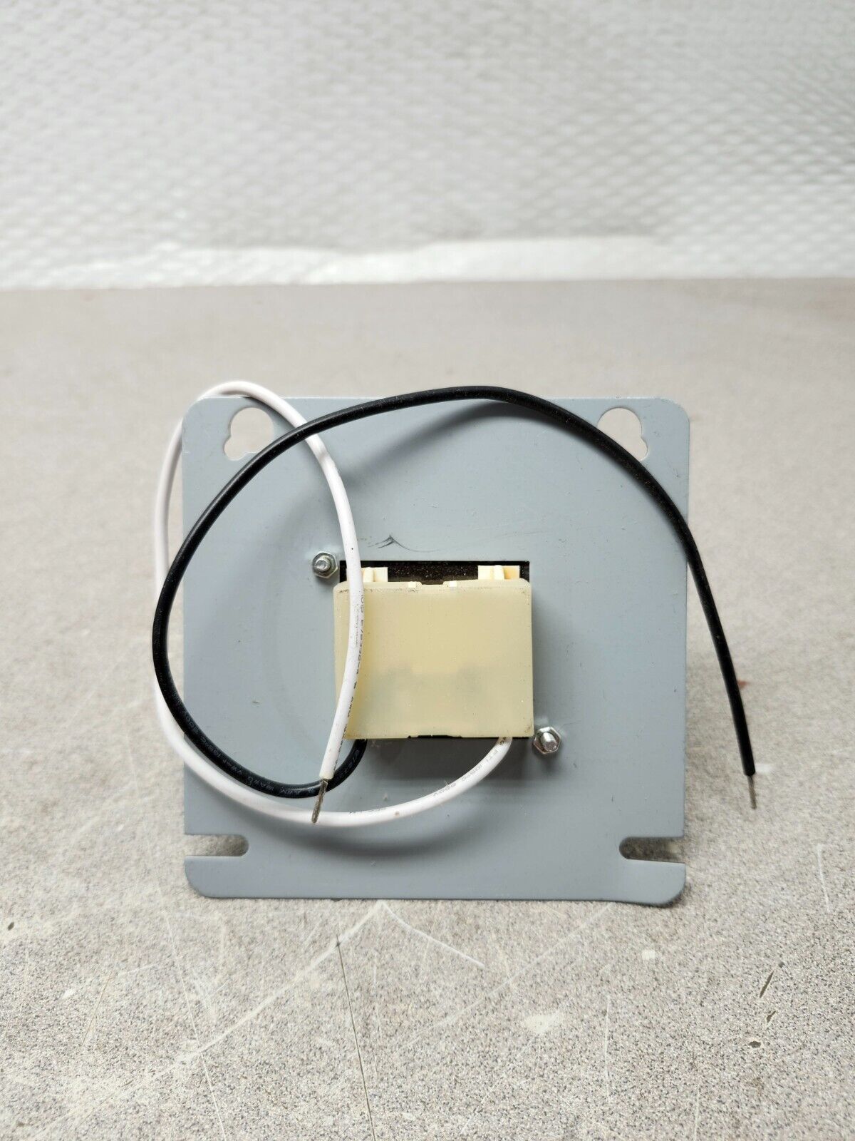 NEW IN BOX LOT OF 2 DAYTON 40 VA PLATE MOUNT 4TGX7