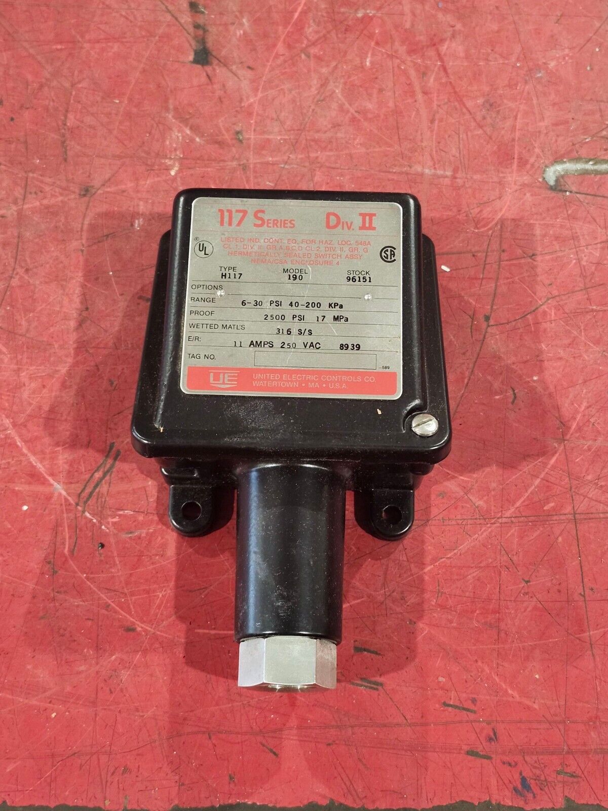NEW NO BOX UNITED ELECTRIC PRESSURE SWITCH H117 190 96151