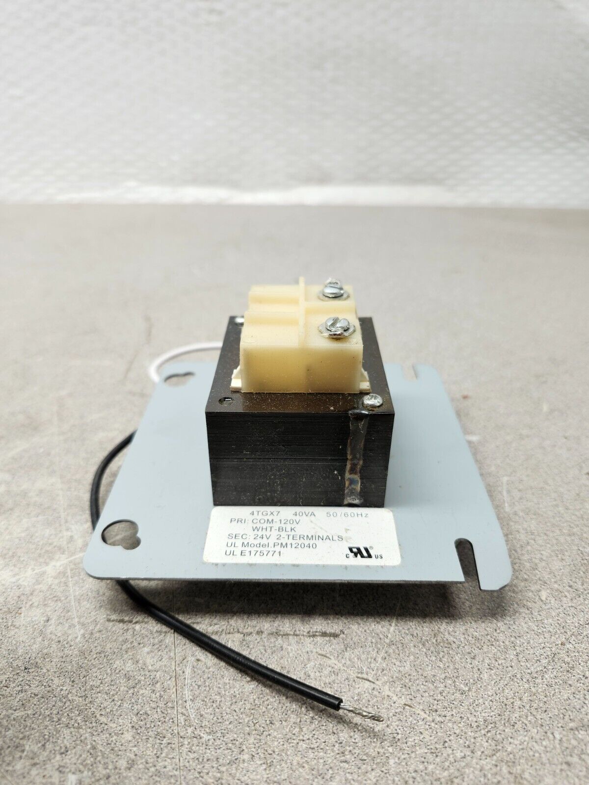 NEW IN BOX LOT OF 2 DAYTON 40 VA PLATE MOUNT 4TGX7