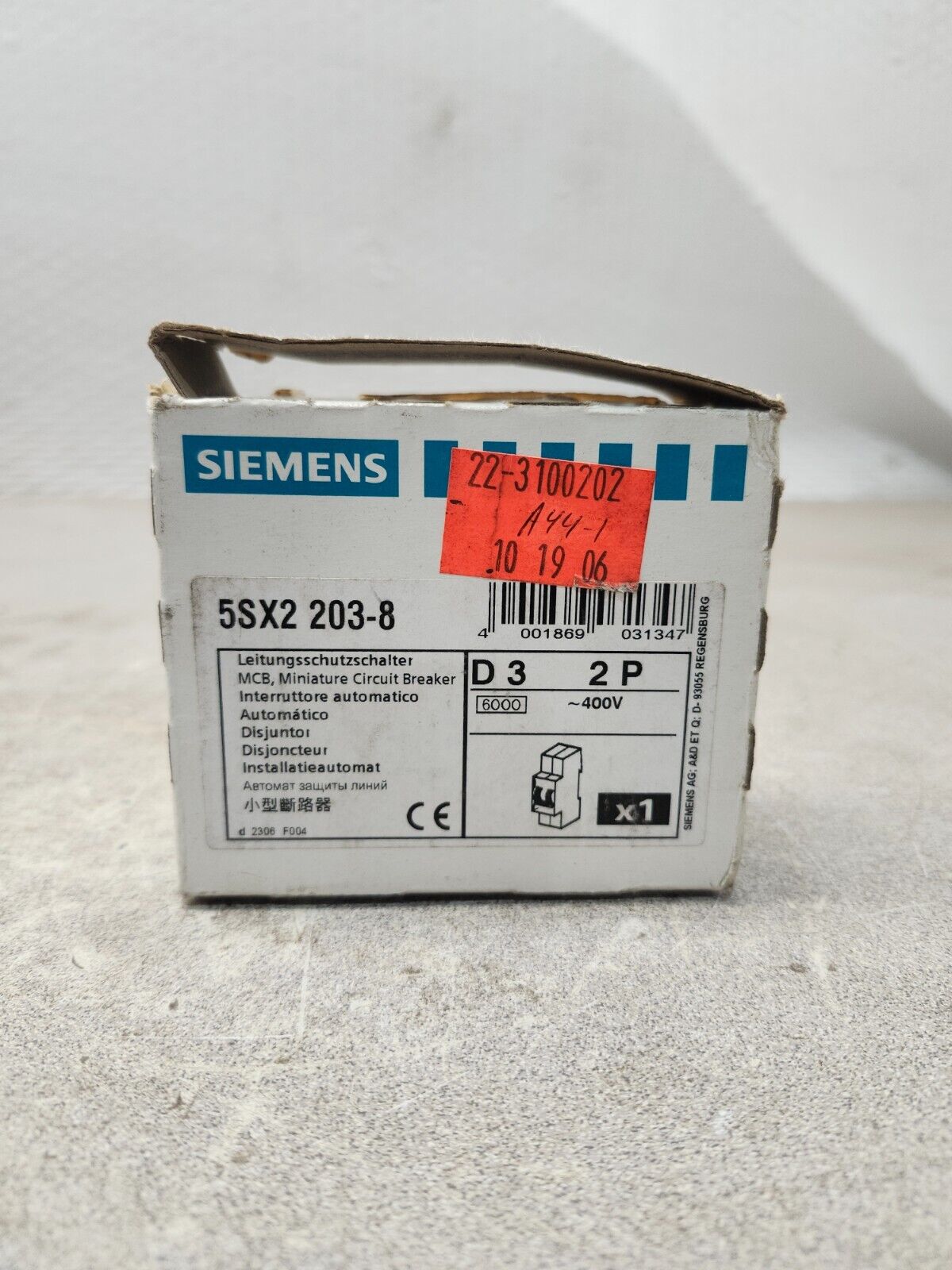 NEW IN BOX SIEMENS CIRCUIT BREAKER 5SX2-203-8
