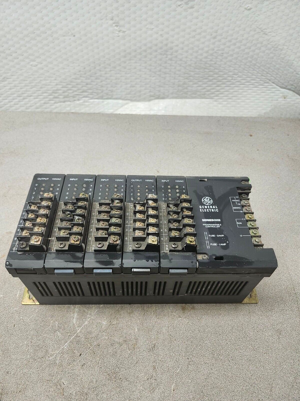 USED GE SERIESONE Programmable Controller With 5 Input Modules (VR3) IC610CHS100